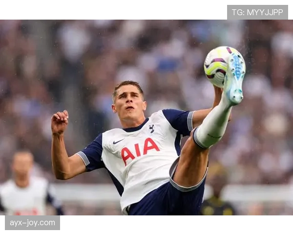 阿贾克斯欧战逆境突围，韧性与潜力引瞩目