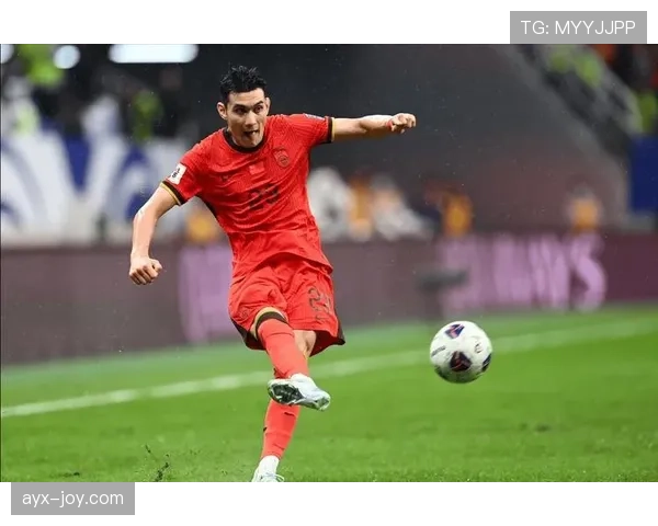 足球巨星深情回顾职业生涯，畅谈未来规划引球迷热议