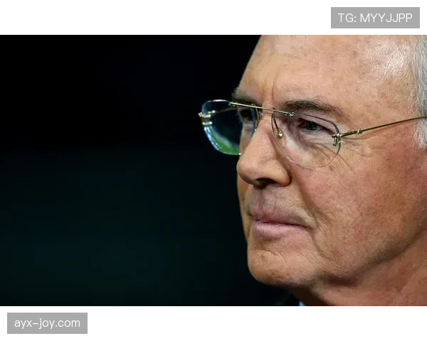 贝肯鲍尔开创自由人时代：战术革命重塑足球角色定位