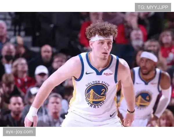 汤普森无球跑位为库里拉开空间提效较上季更稳