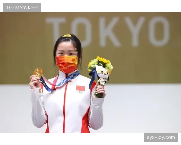 杨倩训练完顺手买了个包，价格够我干一年